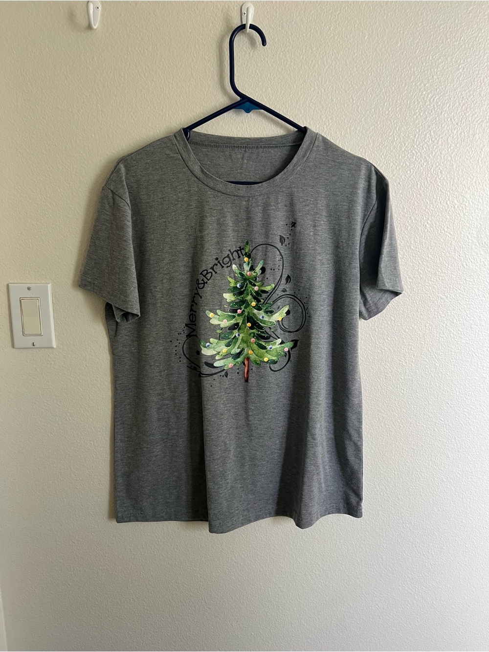 Gray T-Shirt with Festive Christmas Tree Graphic